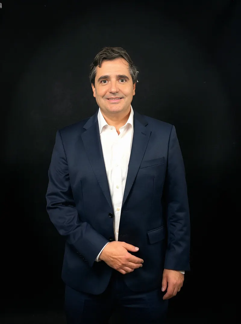 Dr. Luiz Barros — advogado internacionalista